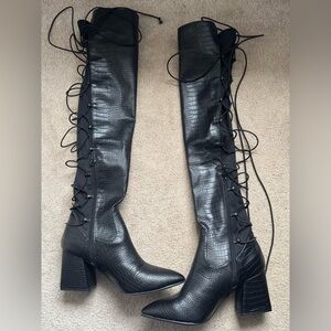 Elevate Your Style with Women’s Tru Comfort Foam Chunky Heel Boots Size 9